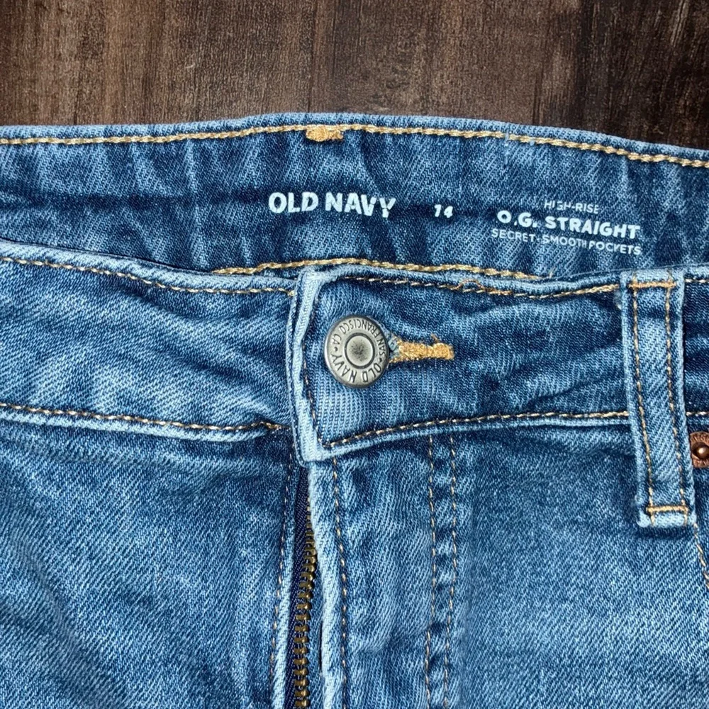 Old Navy Women's Classic Blue Jean Shorts - Picture 2 of 3